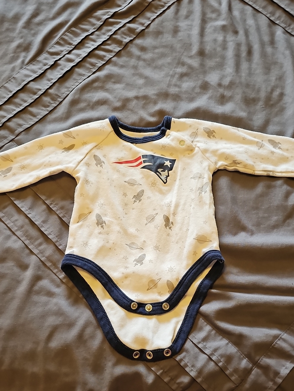 NFL White & Navy Infant One-Piece Bodysuit with Patriots Logo